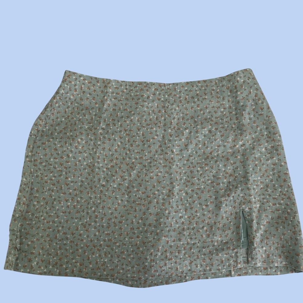 Sky To Moon Womens Ditsy Floral Mini Skort Sage Green Side Slit Size M NEW